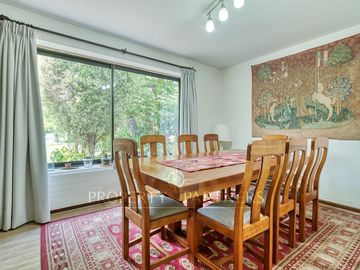 Venta de Magnífica Casa en Gran Terreno, Las Pircas, Peñalolén