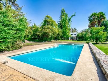 Venta de Magnífica Casa en Gran Terreno, Las Pircas, Peñalolén