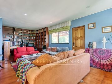 Venta de Magnífica Casa en Gran Terreno, Las Pircas, Peñalolén