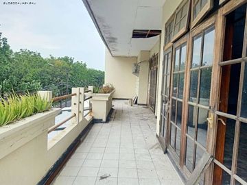Tempat Usaha Rungkut Asri, Strategis butuh renov