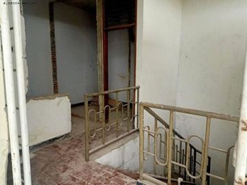 Tempat Usaha Rungkut Asri, Strategis butuh renov