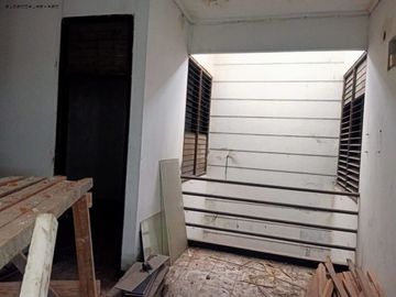 Tempat Usaha Rungkut Asri, Strategis butuh renov