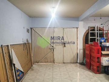 AMPLIA CASA CON LOCALES COMERCIALES EN COLONIA TRES DE AGOSTO, 3 de Agosto