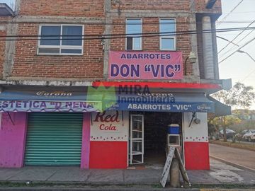 AMPLIA CASA CON LOCALES COMERCIALES EN COLONIA TRES DE AGOSTO, 3 de Agosto