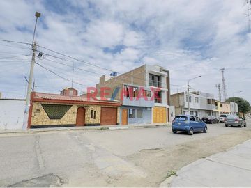 🏡 ¡Descubre tu nuevo hogar en Pimentel, Chiclayo! 🌅

Te presentamos una encantadora casa de un piso, ideal para quienes buscan comodidad y espacio.