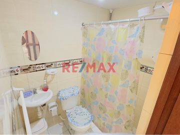 🏡 ¡Descubre tu nuevo hogar en Pimentel, Chiclayo! 🌅

Te presentamos una encantadora casa de un piso, ideal para quienes buscan comodidad y espacio.