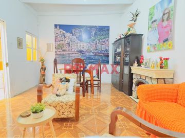 🏡 ¡Descubre tu nuevo hogar en Pimentel, Chiclayo! 🌅

Te presentamos una encantadora casa de un piso, ideal para quienes buscan comodidad y espacio.