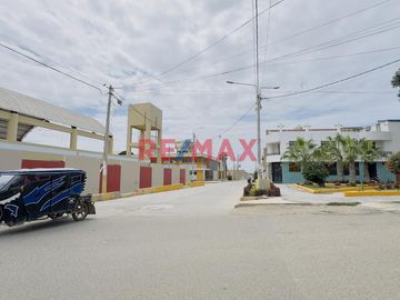 🏡 ¡Descubre tu nuevo hogar en Pimentel, Chiclayo! 🌅

Te presentamos una encantadora casa de un piso, ideal para quienes buscan comodidad y espacio.