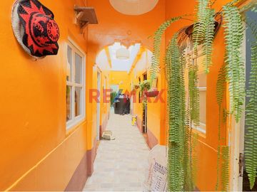 🏡 ¡Descubre tu nuevo hogar en Pimentel, Chiclayo! 🌅

Te presentamos una encantadora casa de un piso, ideal para quienes buscan comodidad y espacio.