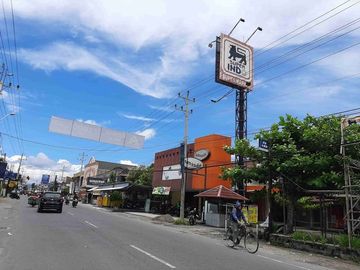 Tanah Sleman, Jakal Km. 7: Lingkungan Perumahan