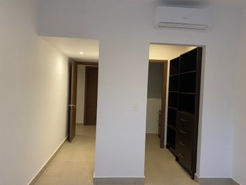 Departamento en Vía Montejo, Torre Atlántida, de 3 habitaciones.