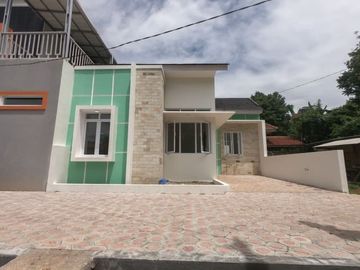 Rumah siap huni MEVVAAH TERBATAS Di lingkungan Islami Di SUBANG
