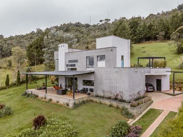 casa campestre en venta en santa elena. Cod V14022