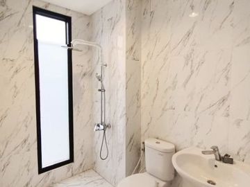 Rumah Besar 3,5 Lantai Dekat Tol Cilandak Jakarta Selatan