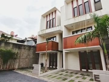 Rumah Besar 3,5 Lantai Dekat Tol Cilandak Jakarta Selatan
