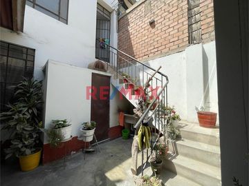 Venta De Casa En Pro - Los Olivos