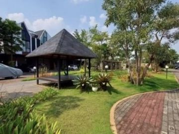 Rumah Rempoa Perumahan Mewah ada Fasilitas Kolam Renang