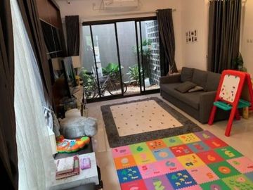 Rumah Rempoa Perumahan Mewah ada Fasilitas Kolam Renang
