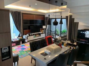 Rumah Rempoa Perumahan Mewah ada Fasilitas Kolam Renang