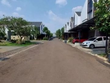 Rumah Rempoa Perumahan Mewah ada Fasilitas Kolam Renang