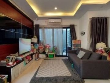 Rumah Rempoa Perumahan Mewah ada Fasilitas Kolam Renang