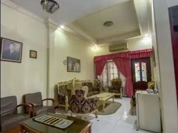 Rumah Berbentuk Cafe di Area Komersil Sayap Riau Bandung