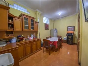 Rumah Berbentuk Cafe di Area Komersil Sayap Riau Bandung