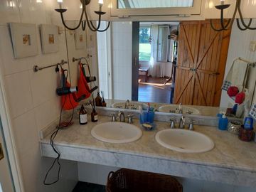 CASA VENTA 2 DORMITORIOS AMPLIO JARDIN  PISCINA SOLDINI SANTA FE