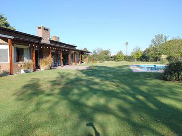 CASA VENTA 2 DORMITORIOS AMPLIO JARDIN  PISCINA SOLDINI SANTA FE