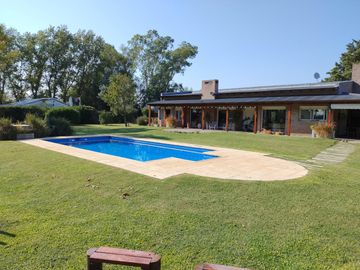 CASA VENTA 2 DORMITORIOS AMPLIO JARDIN  PISCINA SOLDINI SANTA FE
