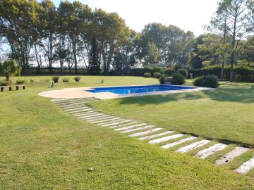 CASA VENTA 2 DORMITORIOS AMPLIO JARDIN  PISCINA SOLDINI SANTA FE