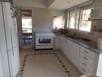 CASA VENTA 2 DORMITORIOS AMPLIO JARDIN  PISCINA SOLDINI SANTA FE