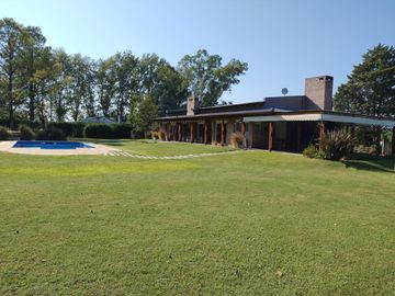 CASA VENTA 2 DORMITORIOS AMPLIO JARDIN  PISCINA SOLDINI SANTA FE