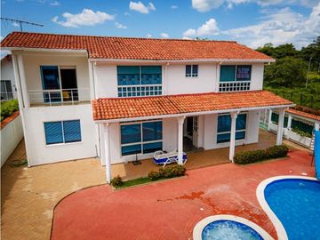 VENTA CASA CAMPESTRE MELGAR- 440M2