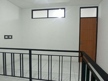 RUMAH MEWAH MURAH 2 LANTAI SIAP HUNI CIHANJUANG DEKAT KATUMIRI DAN STIKES RAJAWALI.