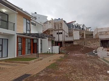 RUMAH MEWAH MURAH 2 LANTAI SIAP HUNI CIHANJUANG DEKAT KATUMIRI DAN STIKES RAJAWALI.