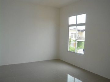 4BR Single House and Lot w/ Balcony for Sale in Cavite