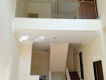 Rumah Pakuwon City, Strategis, Siap Huni, Minimalis