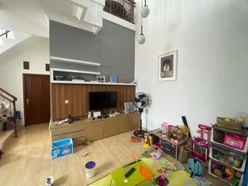 Dijual Rumah 2 Lantai Minimalis Dekat Jalan Raya