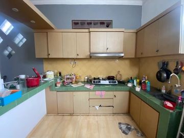 Dijual Rumah 2 Lantai Minimalis Dekat Jalan Raya