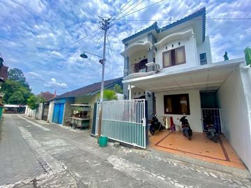 Dijual Rumah 2 Lantai Minimalis Dekat Jalan Raya