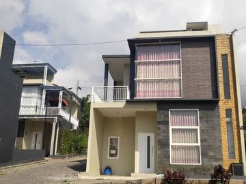View Terindah Se-Kota Batu, Dijual Rumah Villa Dg Garansi Sewa Kelola | 0