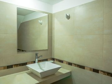 CASA DUPLEX 2 DORMITORIOS VENTA VAQUEROS CENTRO