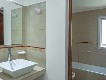 CASA DUPLEX 2 DORMITORIOS VENTA VAQUEROS CENTRO