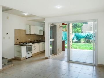 CASA DUPLEX 2 DORMITORIOS VENTA VAQUEROS CENTRO