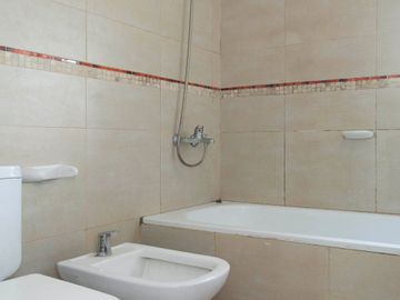 CASA DUPLEX 2 DORMITORIOS VENTA VAQUEROS CENTRO
