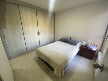 apartamento en arriendo en la cuenca, loma del. Cod A515561