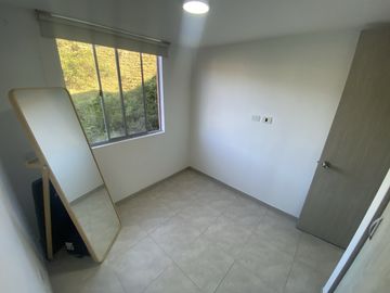 apartamento en arriendo en la cuenca, loma del. Cod A515561
