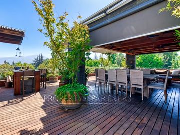 Exclusivo y único  Penthouse de 3 pisos con espectacular vista ,en los dominicos antiguos