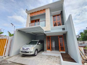 Rumah Baru dalam cluster dekat Ambarukmo Plasa